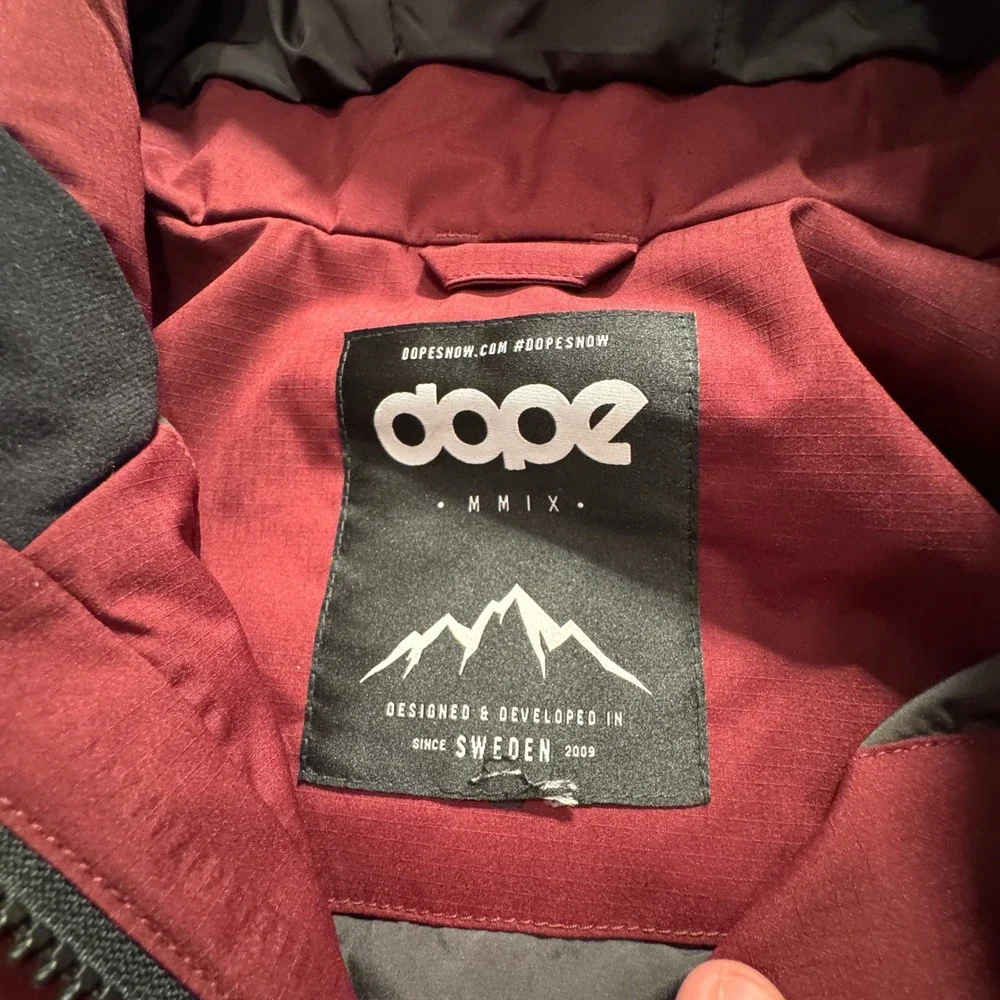 Dope Jacket Mens M Burgundy Vertex Ski Snow Snowboard Winter Coat Gorpcore Logo
